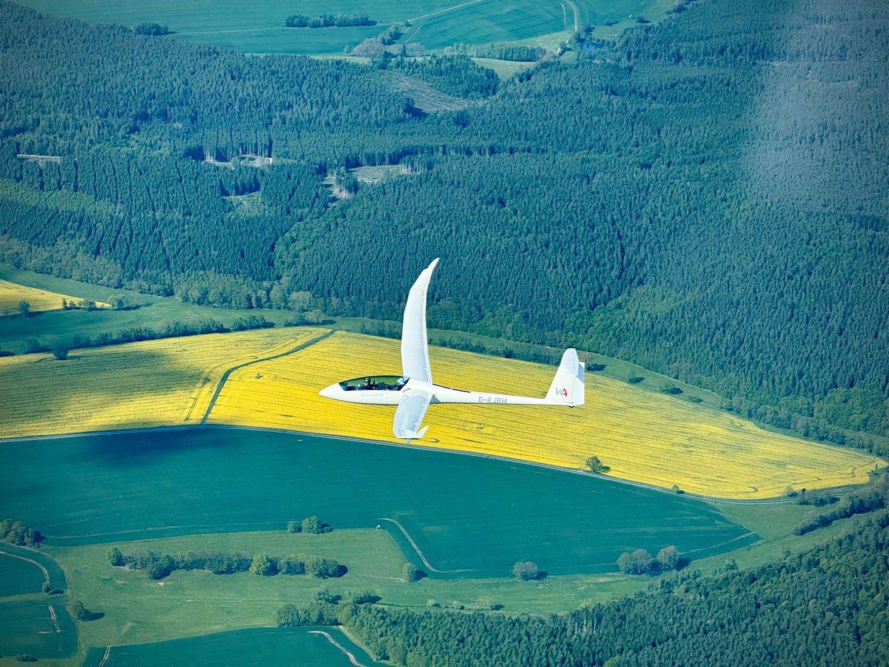 Arcus über einem gelben Rapsfeld